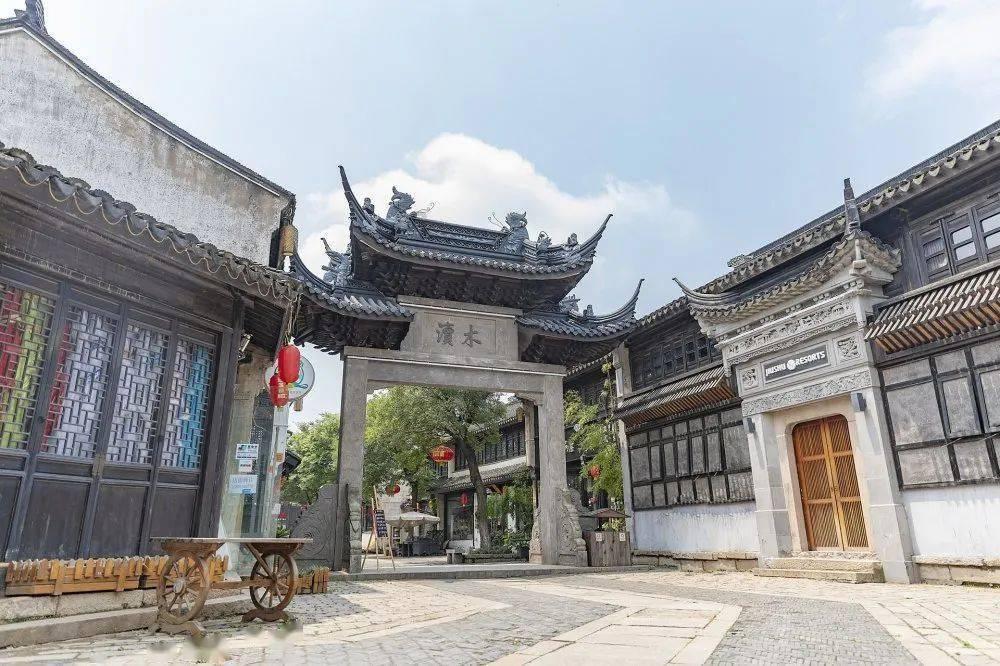刀郎前妻杨娜：抛夫弃女40天后，刀郎爆火后再现，她后悔惨了？